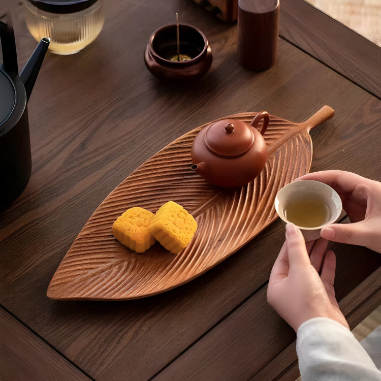 Plateau japonais en feuilles de noyer