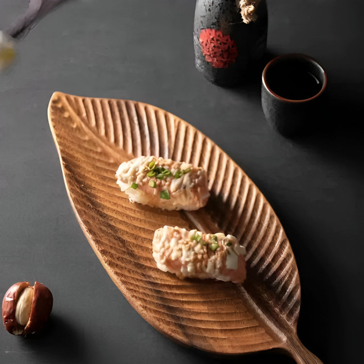 Plateau japonais en feuilles de noyer