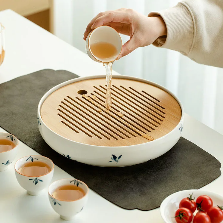 Plateau à thé en céramique peinte à la main