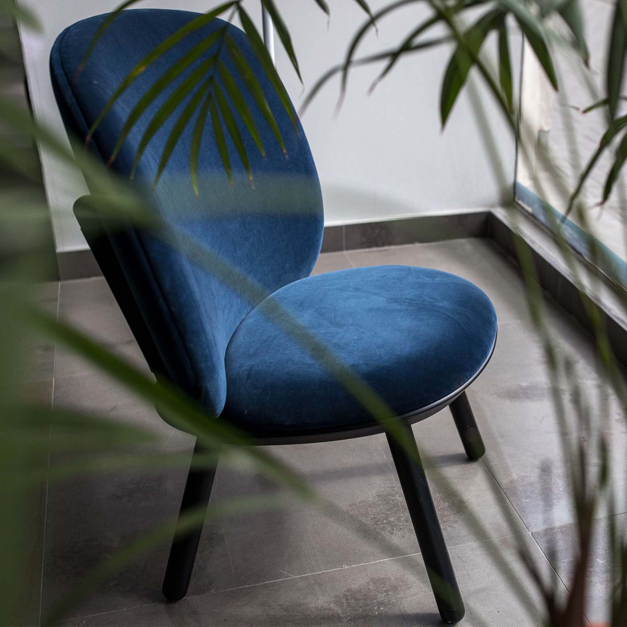 NAIVE Low Chair Interior