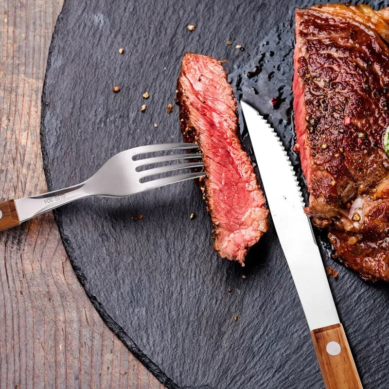 Vaisselle rétro en bois et acier inoxydable