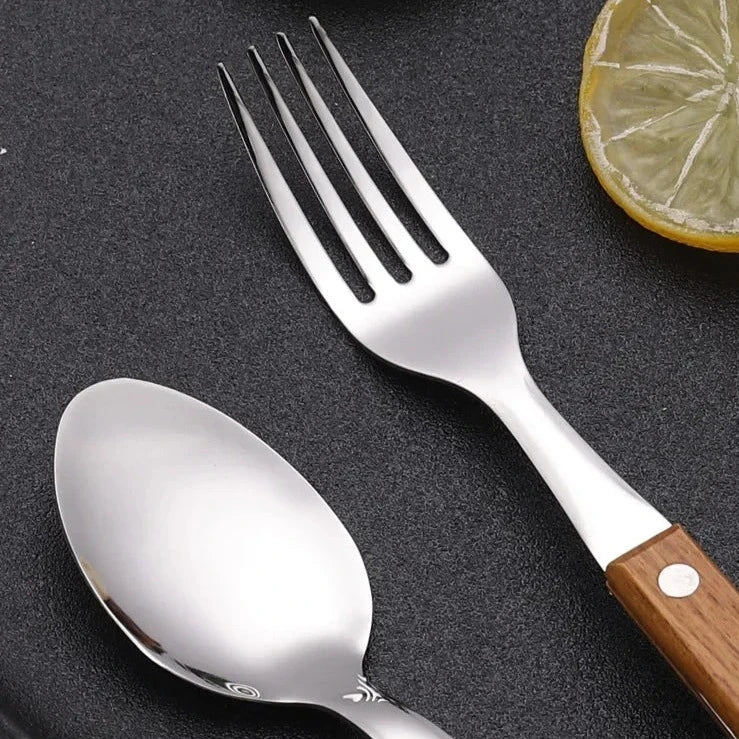 Vaisselle rétro en bois et acier inoxydable