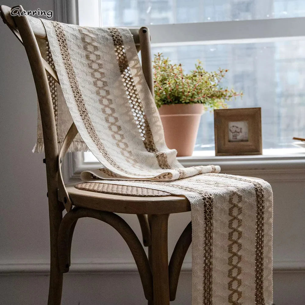 Chemin de table vintage avec motif