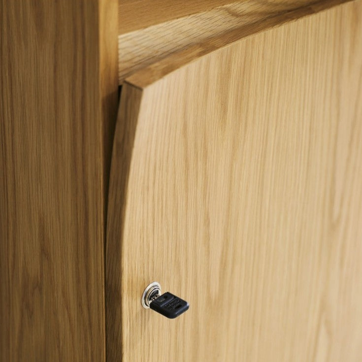 MRS BILL Cabinet natural oak door macro view