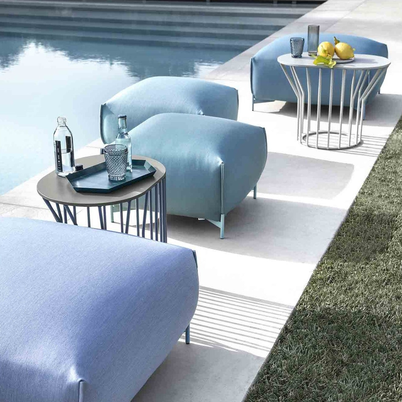 MOCHI Pouffe outdoor view