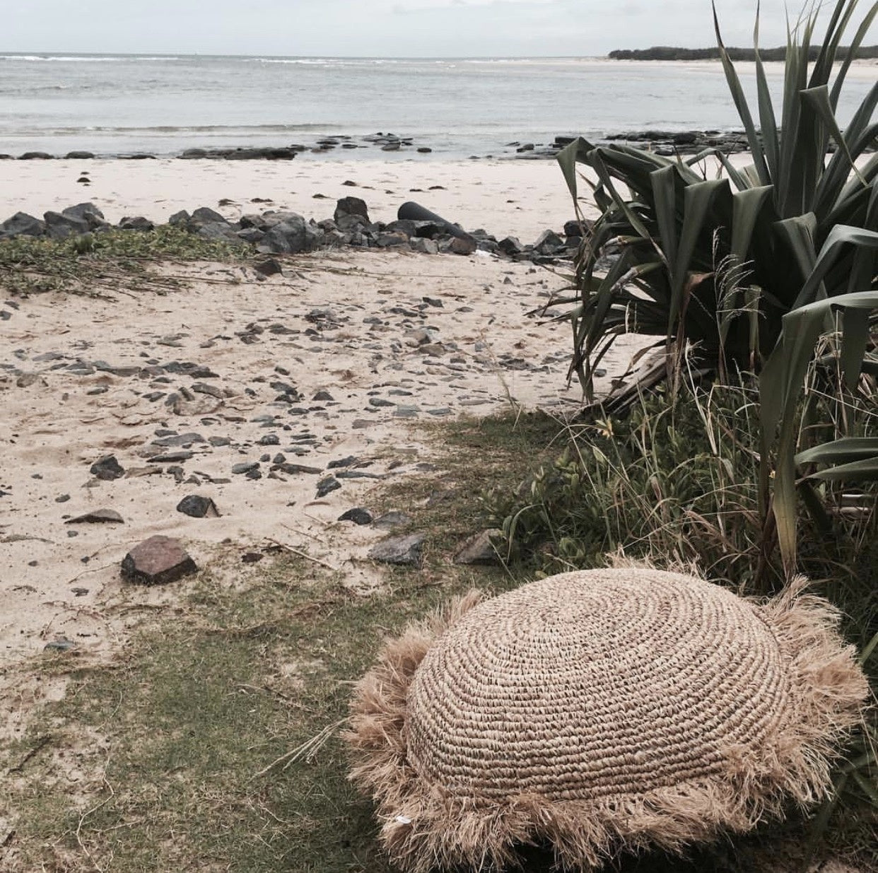 THE RAFFIA Round Cushion Cover natural outdoor