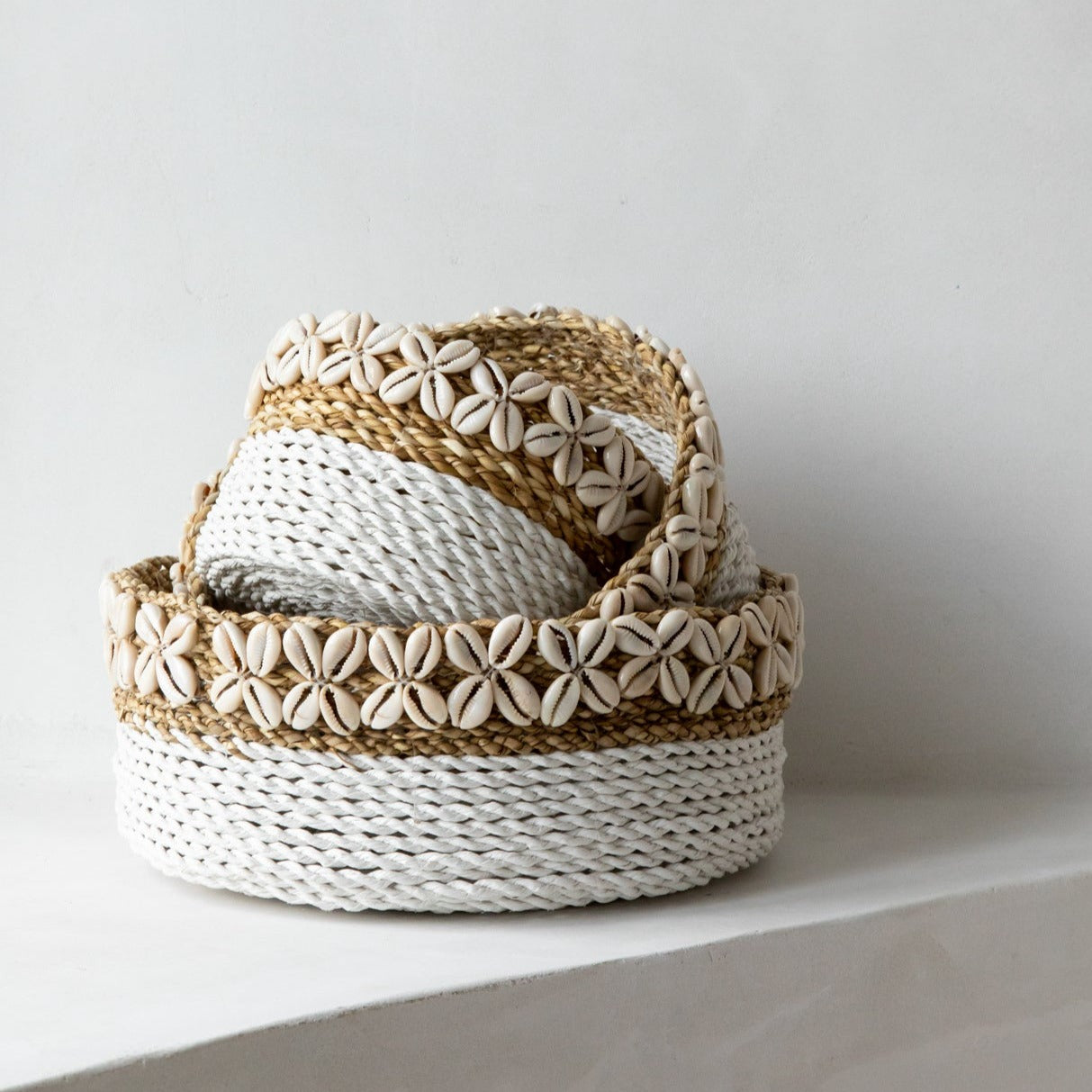 THE WHITE SUNDAY Basket Set folded, interior view