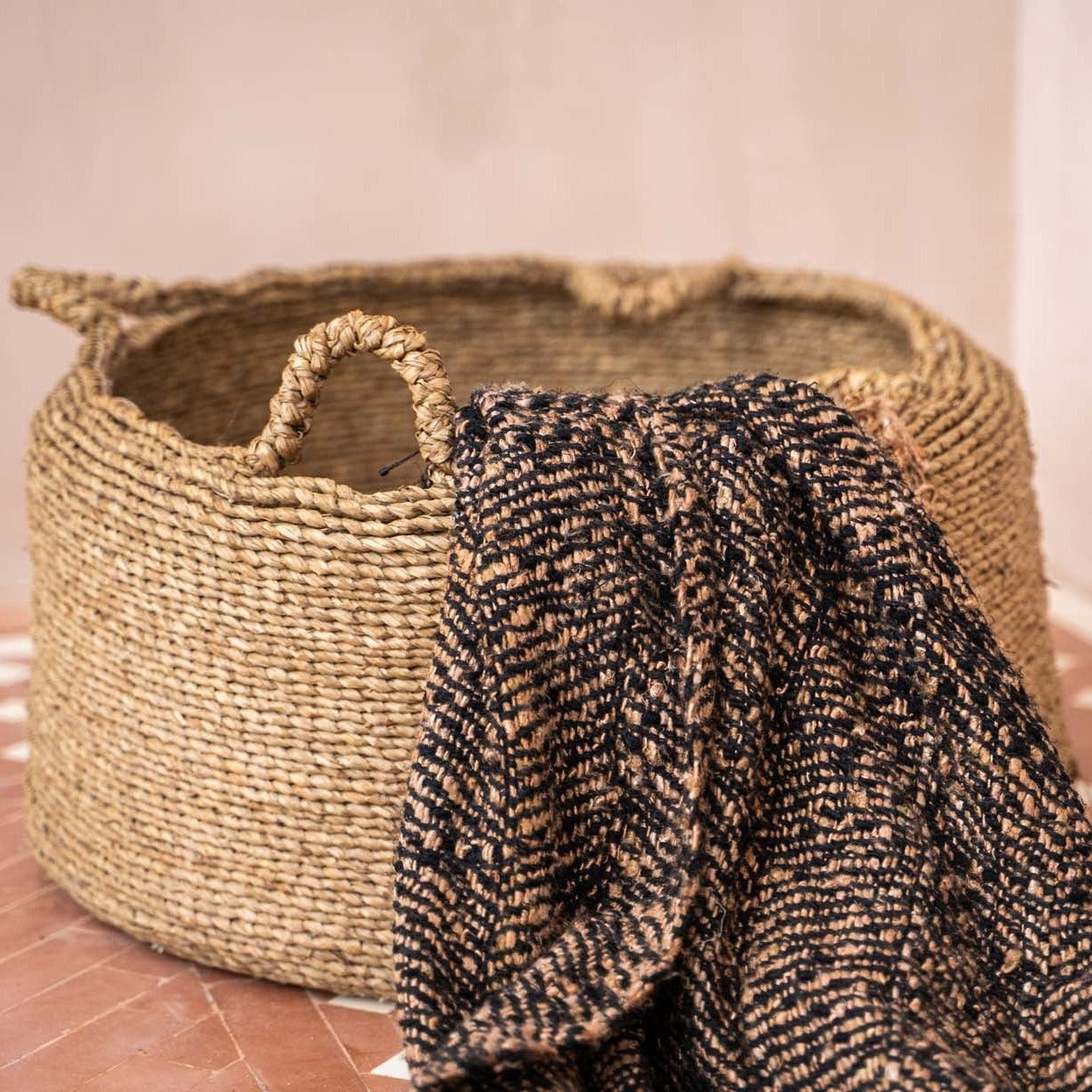 LES QUATRE MAINS Basket Set of 3 natural interior view