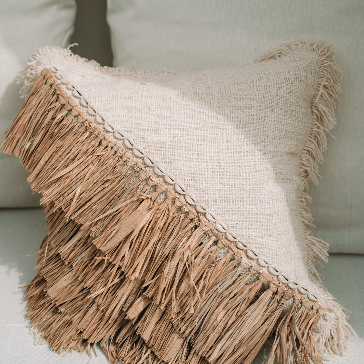 THE RAFFIA COTTON Cushion Cover interio view