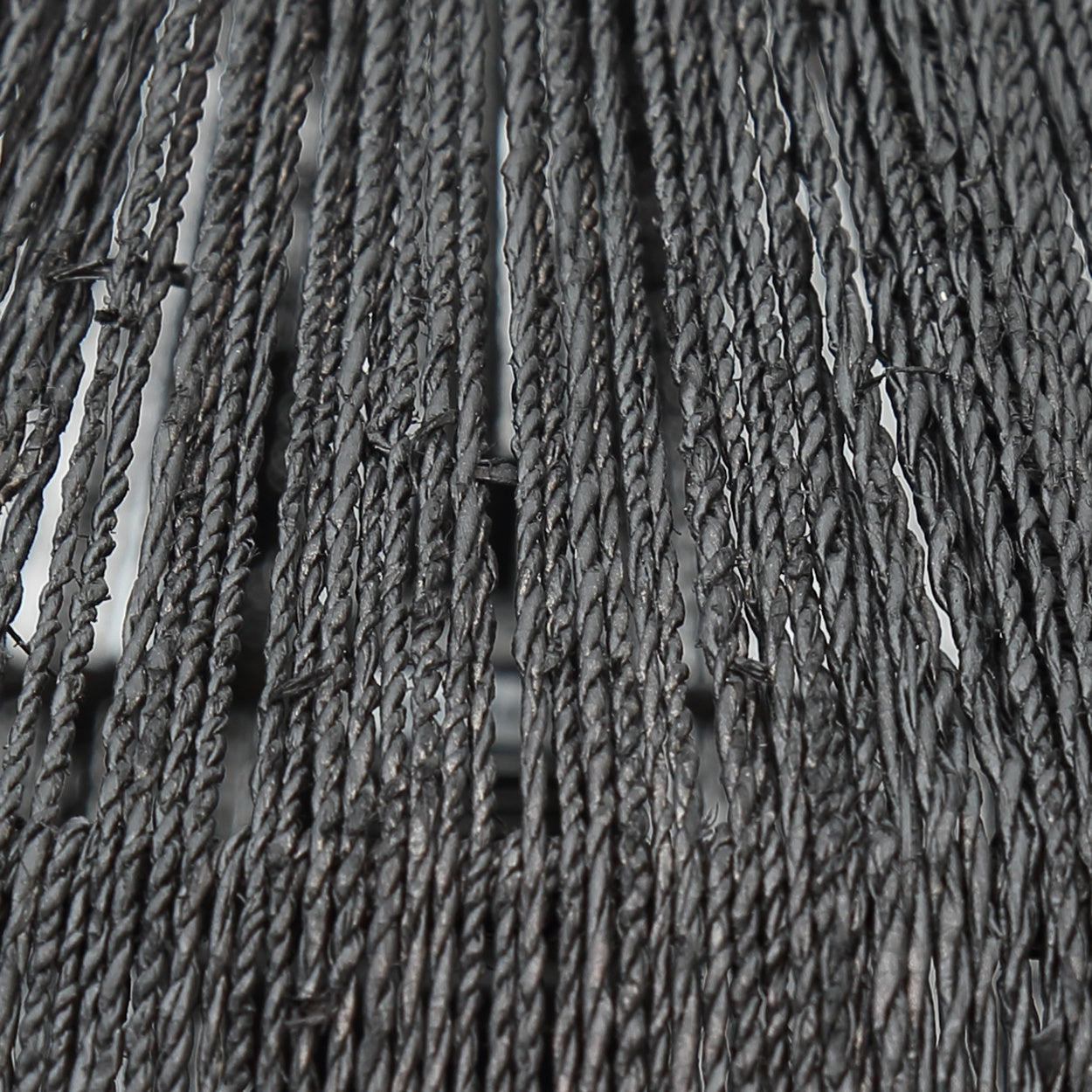 THE LASHING Pendant Black macro view detail