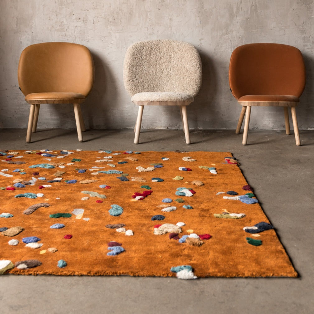 CHAOS Linen Rug brown-interior view