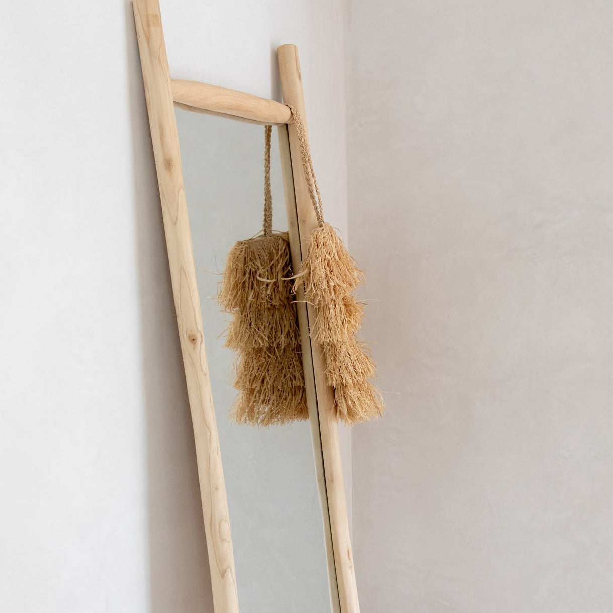 THE ISLAND DRESSING ROOM Mirror Natural side interior view