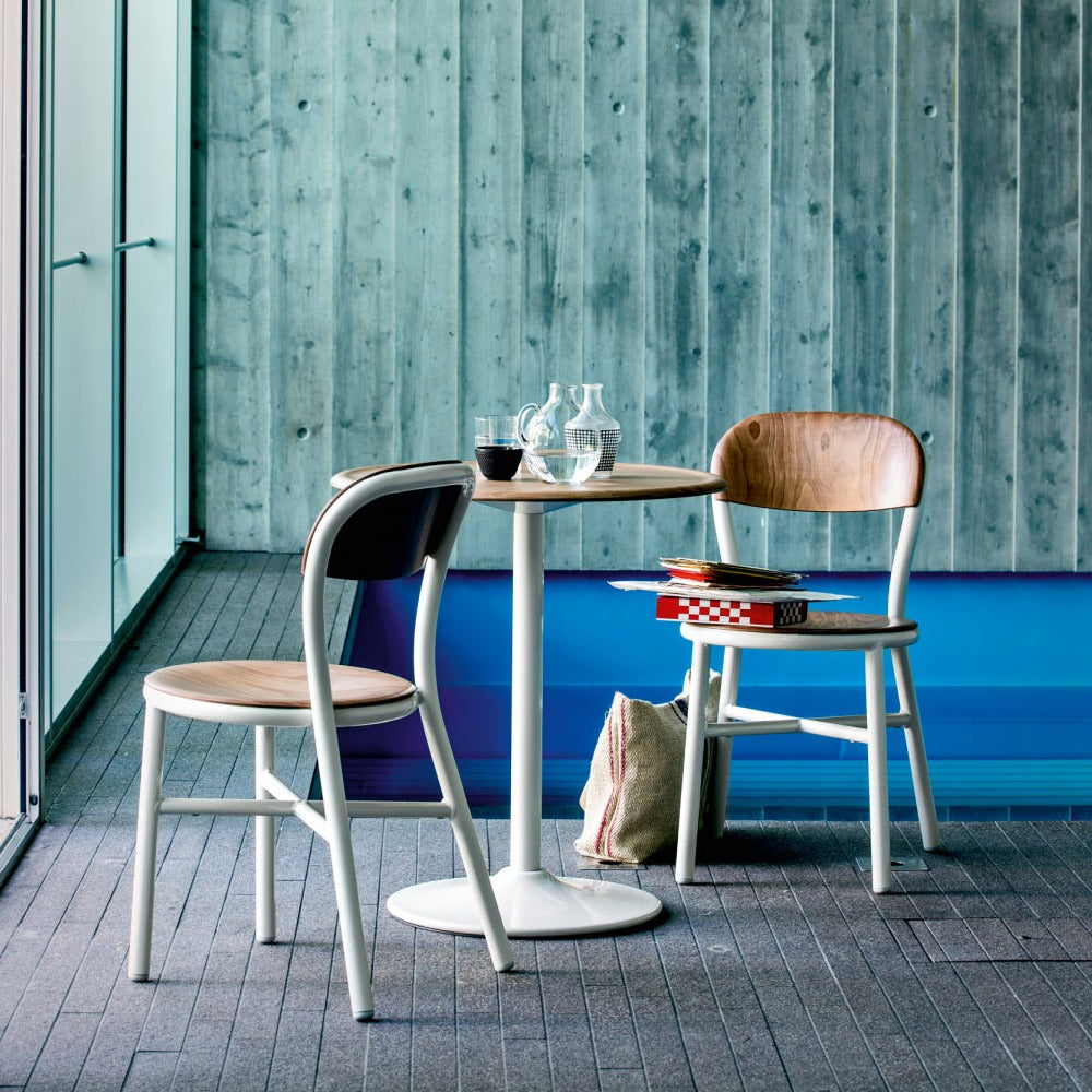 PIPE Chair made of beech, cafe view