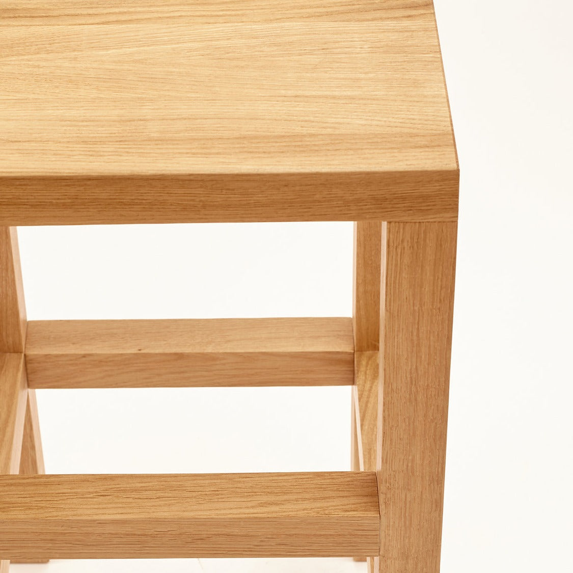 QUBANC Stool Oak-crop top view natural