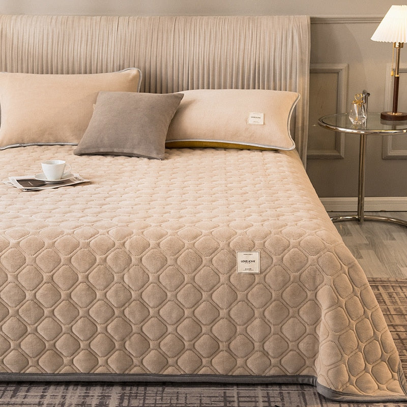 Velvet Thickened Queen Size Bedspread beige