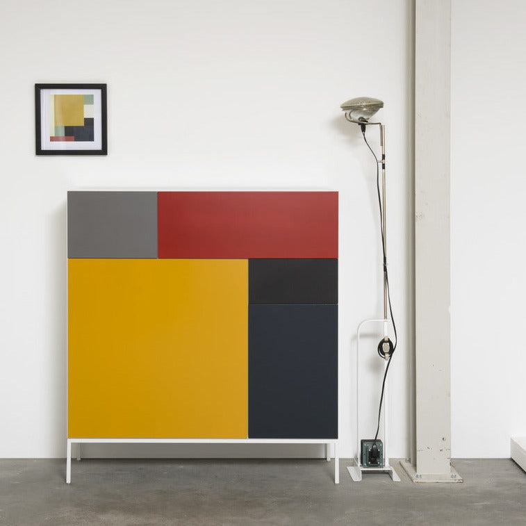 ''DE STIJL'' THEO Vision Cabinet interior view