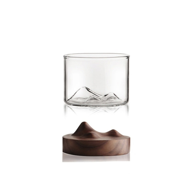 Verre transparent de montagne avec base en bois