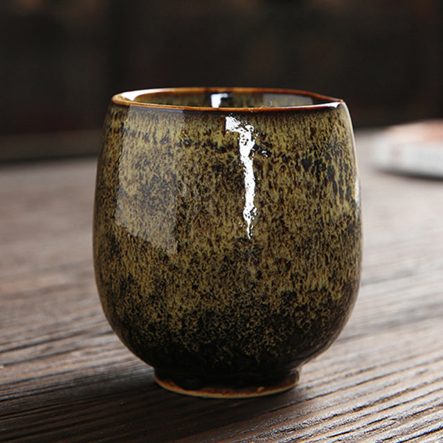 Tasse à thé en céramique avec motif pigmenté