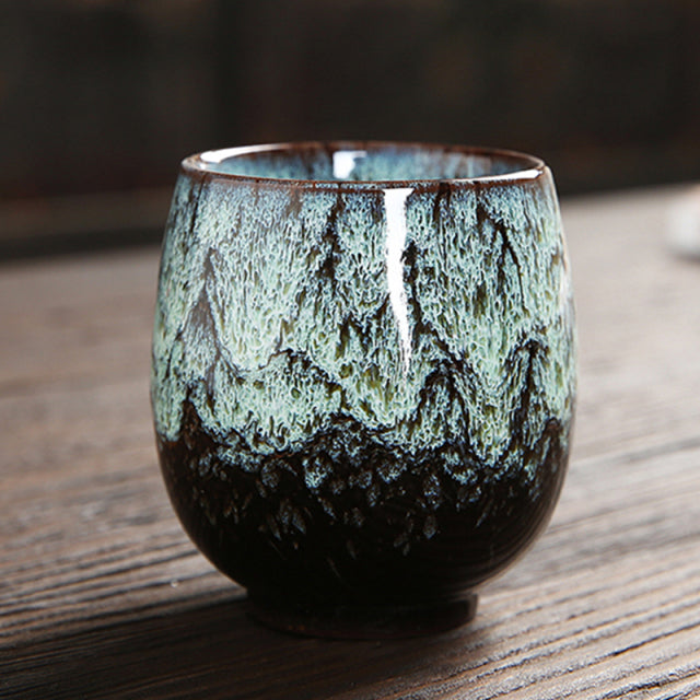 Tasse à thé en céramique avec motif pigmenté