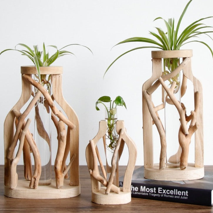 Vase en bois travaillé à la main
