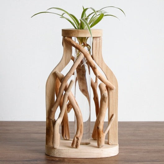 Vase en bois travaillé à la main