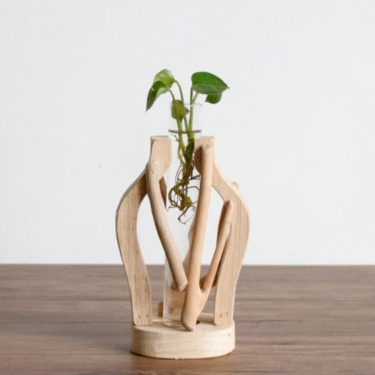 Vase en bois travaillé à la main