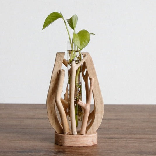 Vase en bois travaillé à la main