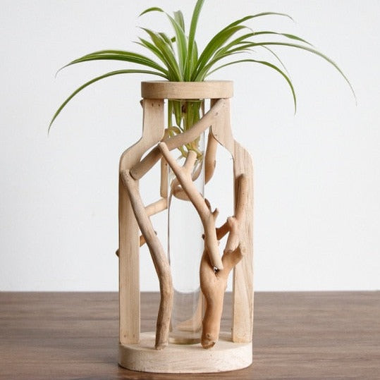 Vase en bois travaillé à la main