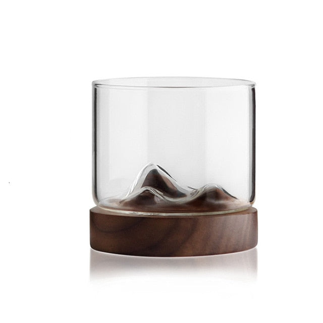 Verre transparent de montagne avec base en bois