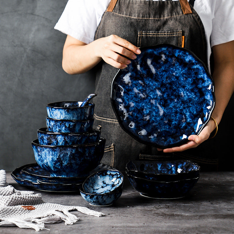 Assiettes et bols en céramique bleus style rétro japonais