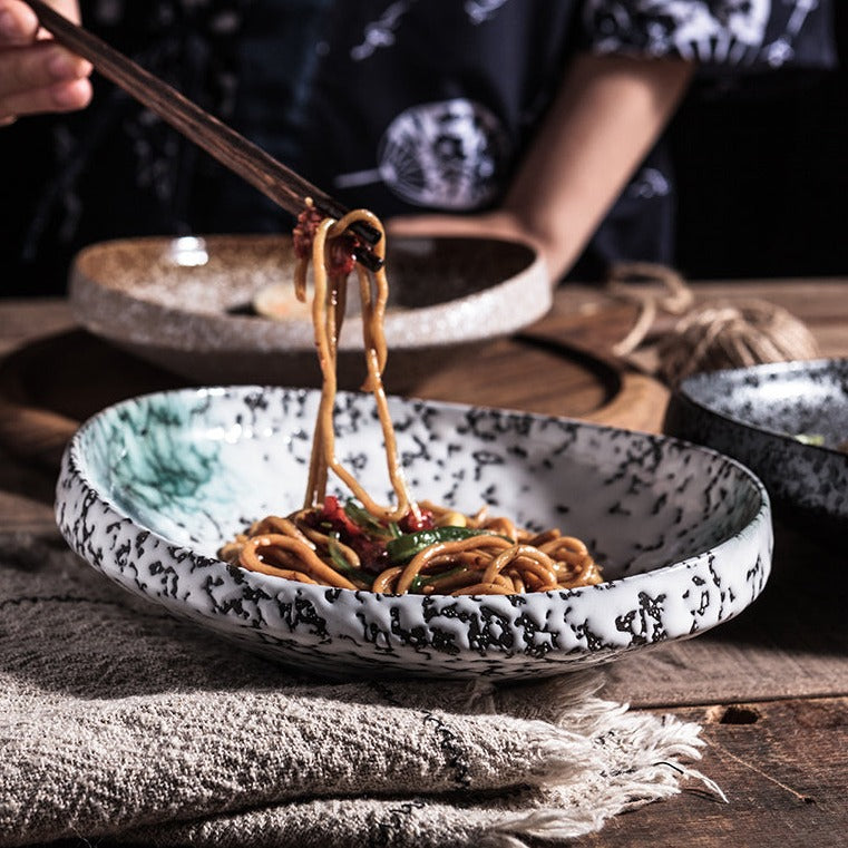 Assiette en céramique de forme spéciale texturée de haute qualité