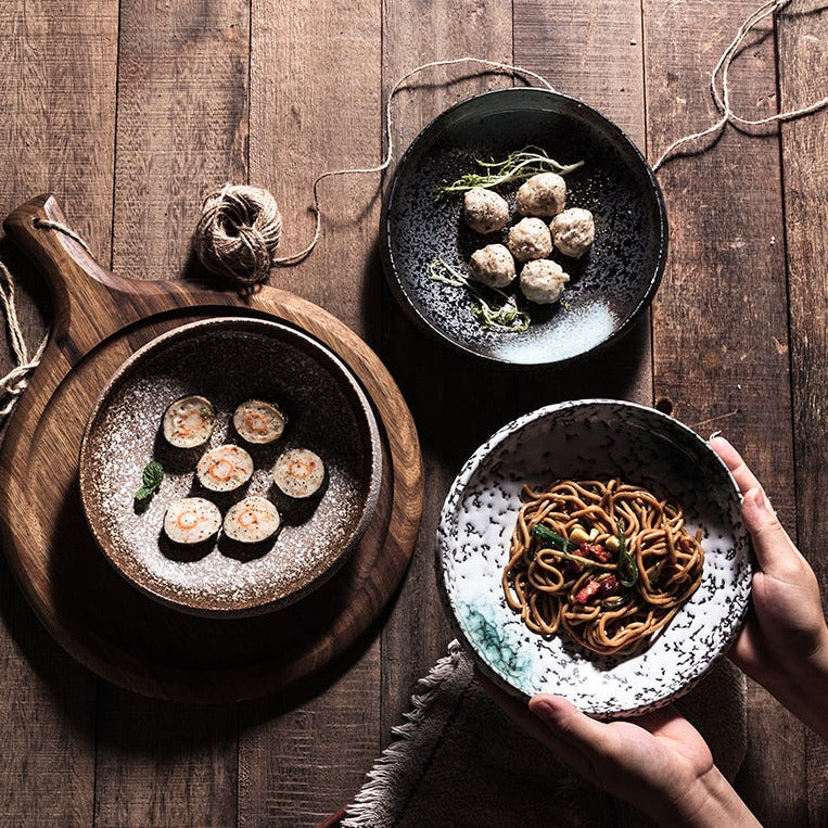 Assiette en céramique de forme spéciale texturée de haute qualité