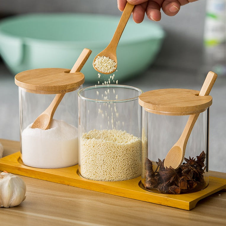 Pots en verre nordiques avec couvercles en bois