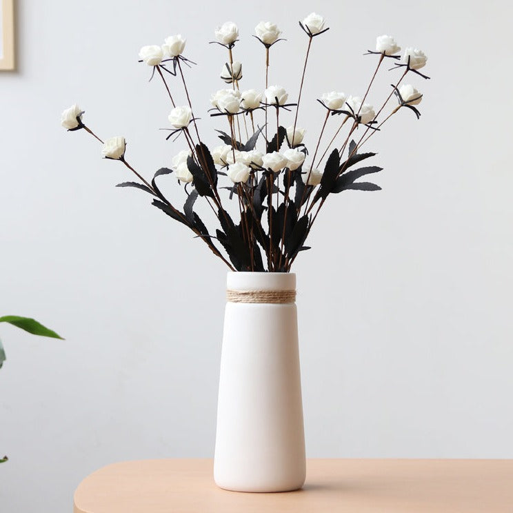 Vase en céramique mate avec corde de chanvre pour fleurs séchées