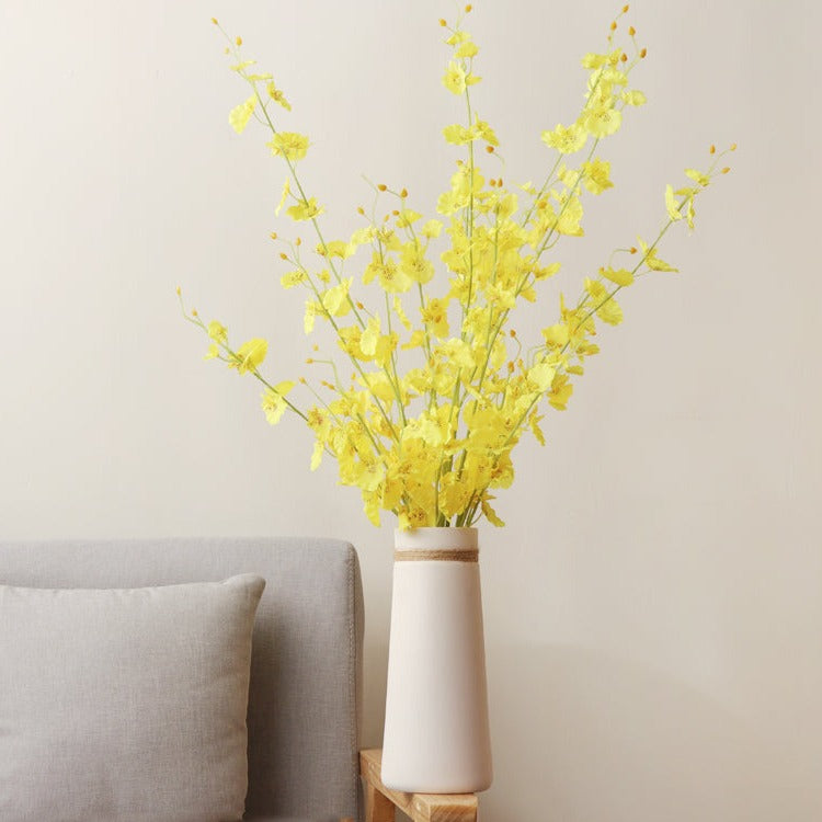 Vase en céramique mate avec corde de chanvre pour fleurs séchées