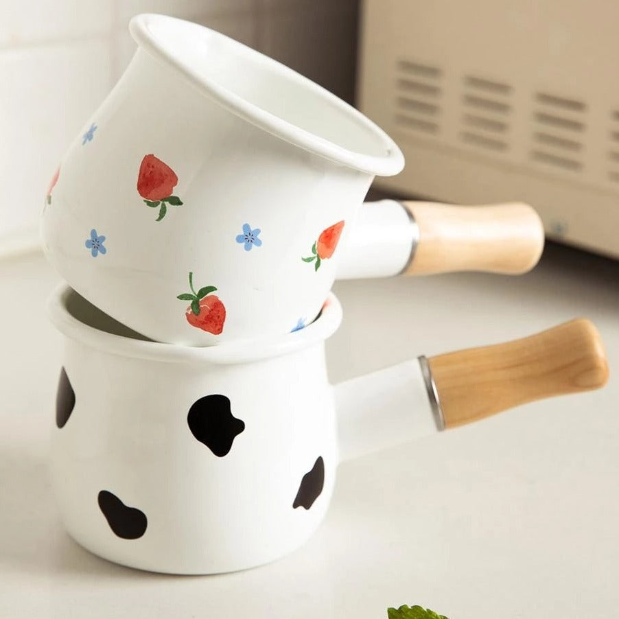 Pot à lait en émail avec poignée en bois