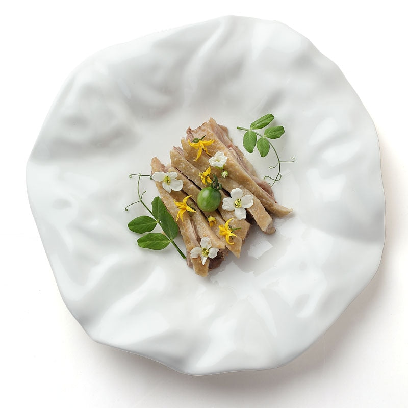 Vaisselle en céramique française blanche de forme irrégulière