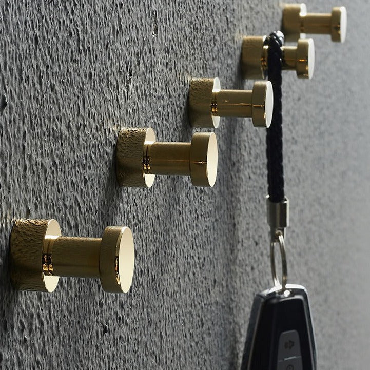 Cintre à vêtements en laiton