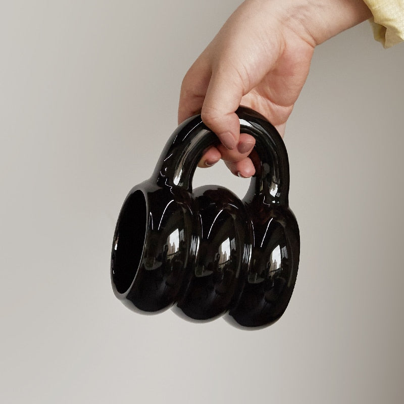 Tasse en céramique avec grande poignée colorée