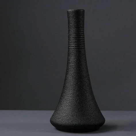 Petit vase en céramique noire pour la décoration d'intérieur