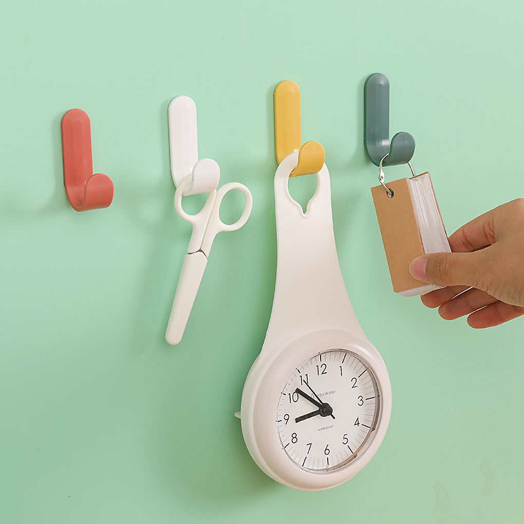 Cintres en plastique colorés pour portes