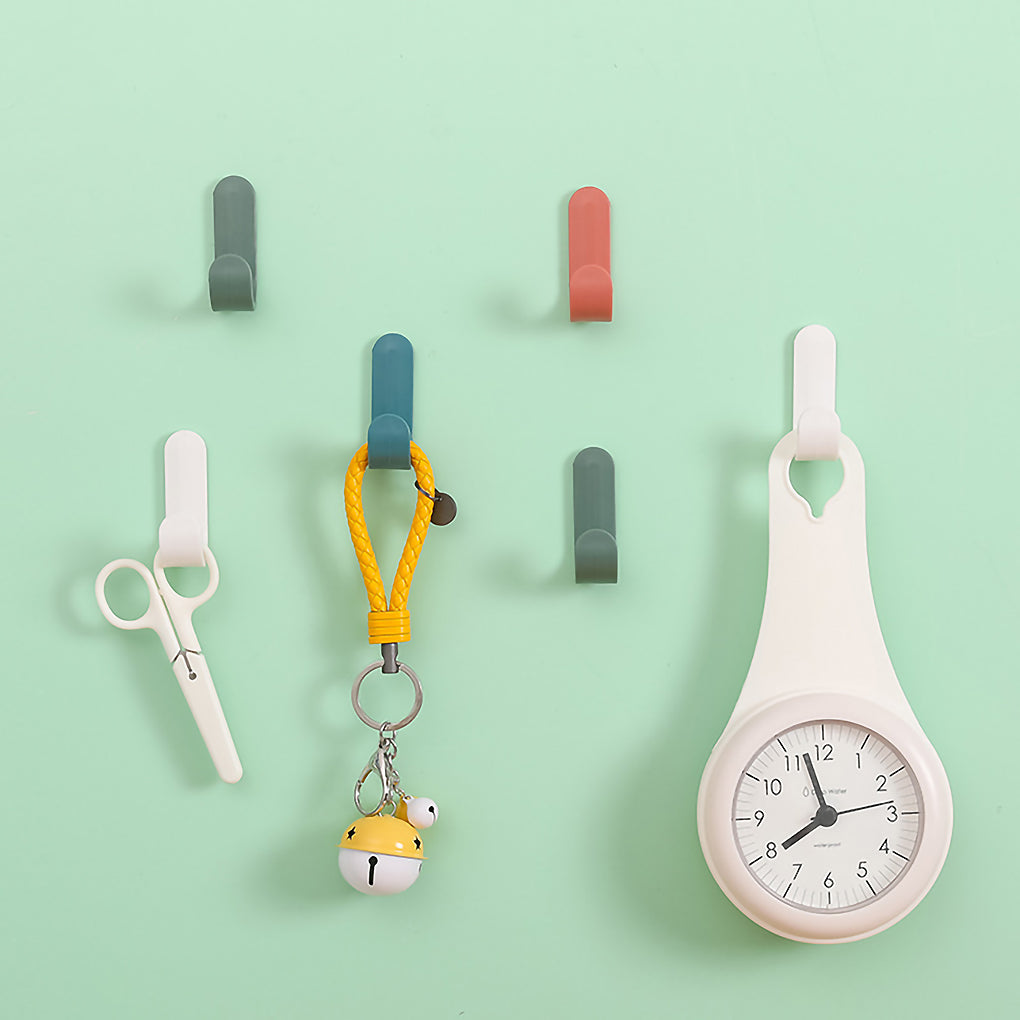 Cintres en plastique colorés pour portes