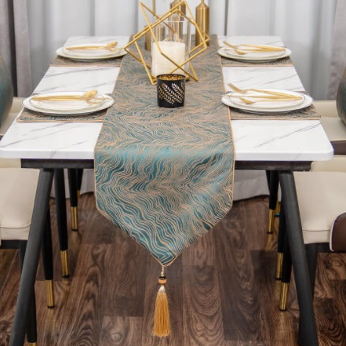 Chemins de table modernes en satin doré