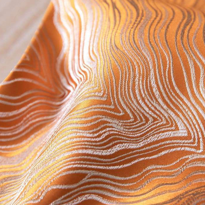 Chemins de table modernes en satin doré