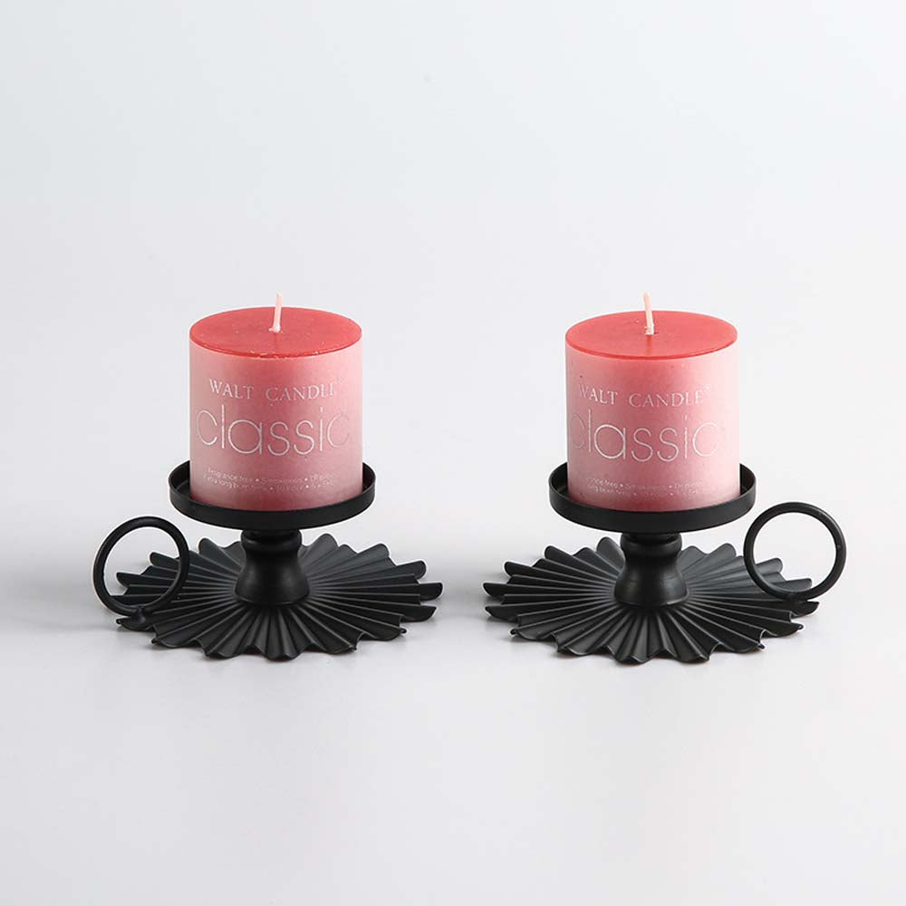 Set de quatre bougeoirs de table en fer rouge