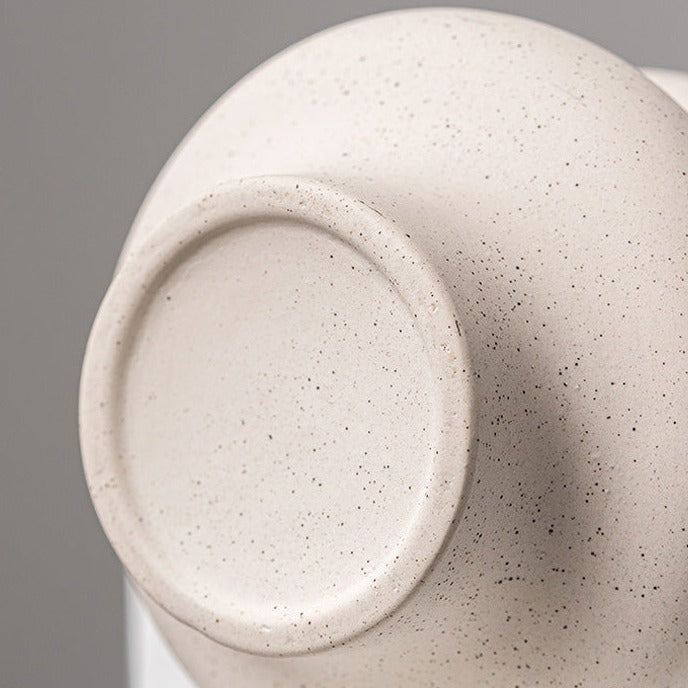 Vase nordique en céramique beige douillet
