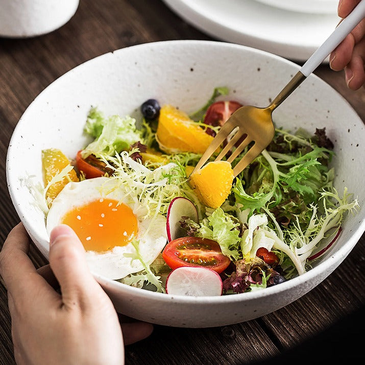 Assiettes et bols en céramique blanche de style nordique