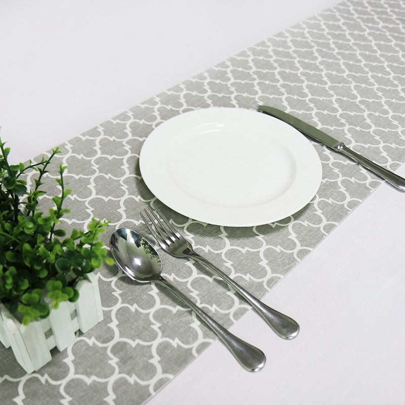 Chemin de table en lin vintage avec motif