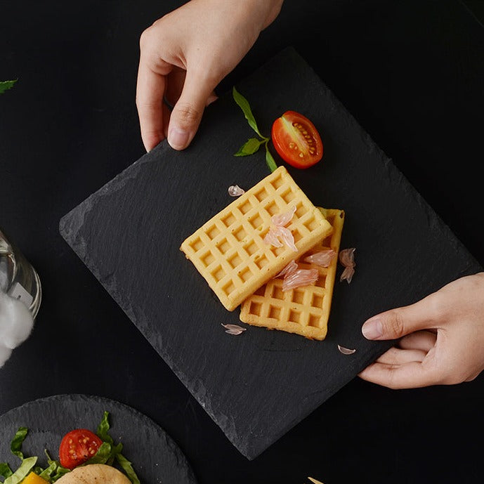 Assiettes plates en carton de couleur pierre naturelle