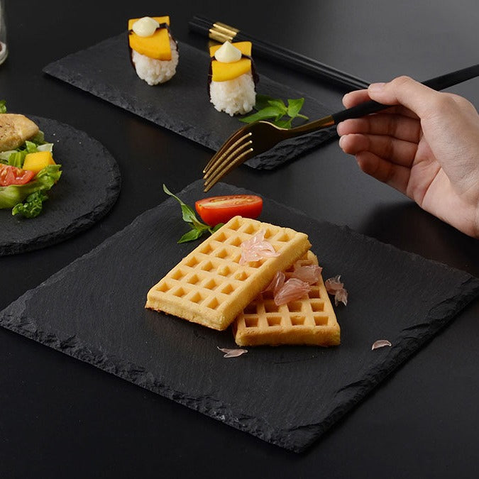 Assiettes plates en carton de couleur pierre naturelle